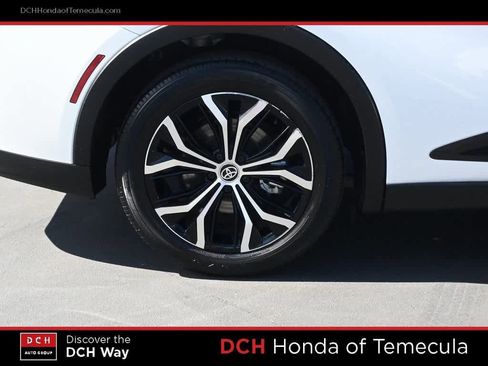 Used 2023 Toyota Crown Limited image 22