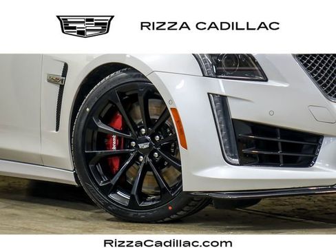 Certified 2018 Cadillac CTS V w/ Luxury Package RWD image 3