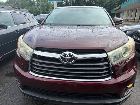 Used 2015 Toyota Highlander LE AWD/4WD image 2