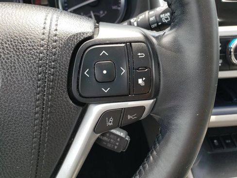 Used 2017 Toyota Highlander XLE AWD/4WD image 17