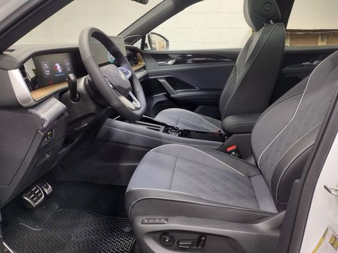 New 2026 Volkswagen Tiguan SEL R-Line image 25