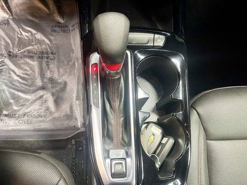 Used 2025 Chevrolet Trax RS w/ Sunroof Package image 16