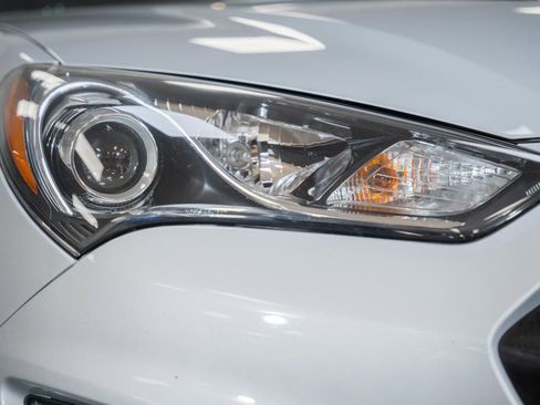 Used 2015 Hyundai Genesis 3.8 RWD image 15