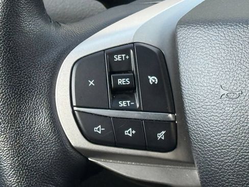 Used 2022 Ford Explorer XLT w/ Equipment Group 202A AWD/4WD image 30
