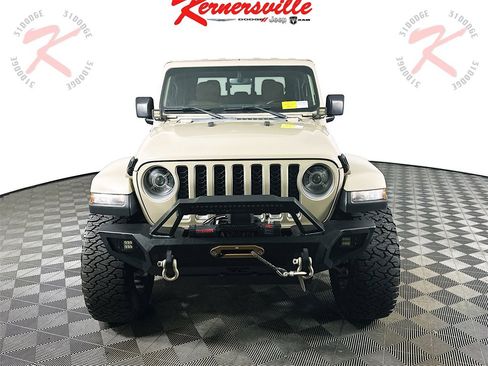 Used 2020 Jeep Gladiator Overland image 2