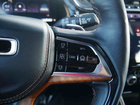 Certified 2022 Jeep Grand Cherokee Summit AWD/4WD image 36