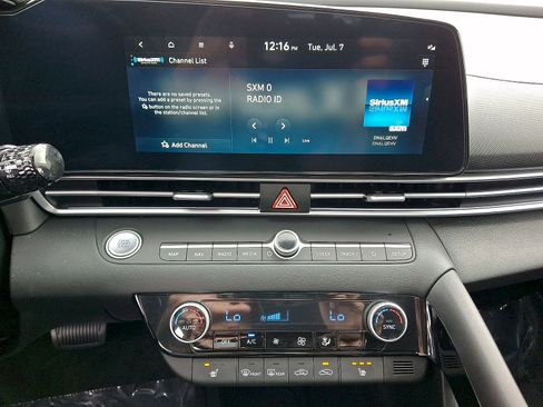 Used 2024 Hyundai Elantra Limited FWD image 19