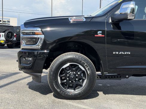 Used 2025 RAM 2500 Laramie AWD/4WD image 10