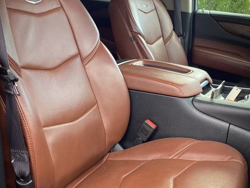 Used 2016 Cadillac Escalade Luxury AWD/4WD image 29