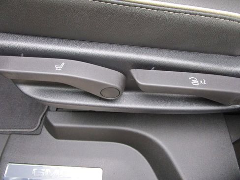 New 2026 GMC Yukon Elevation RWD image 19