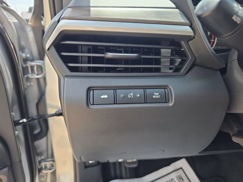 Used 2025 Nissan Altima 2.5 SV FWD image 10