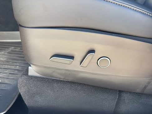 Used 2022 Tesla Model Y Long Range image 10