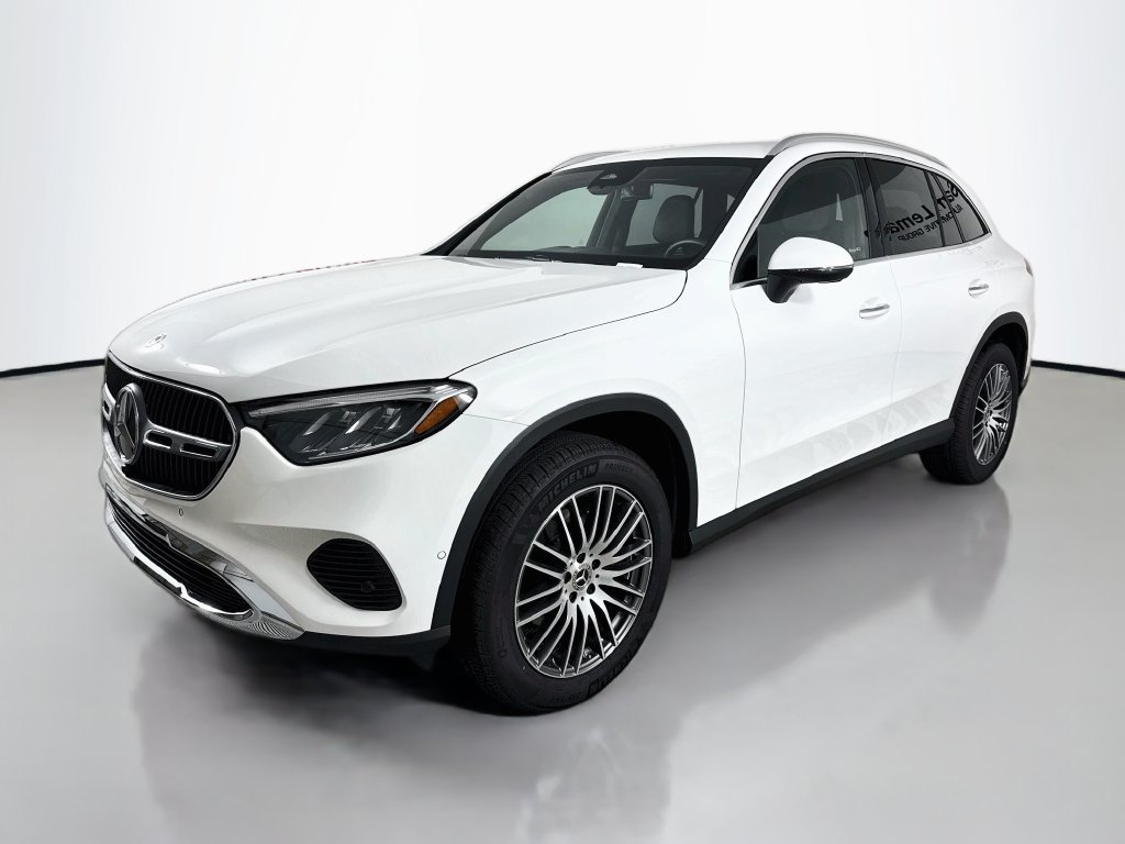 Used 2025 Mercedes-Benz GLC 300 4MATIC image 3