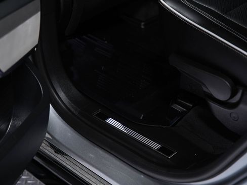 Used 2026 Cadillac Vistiq Platinum w/ LPO, Floor Liner Package AWD/4WD image 39