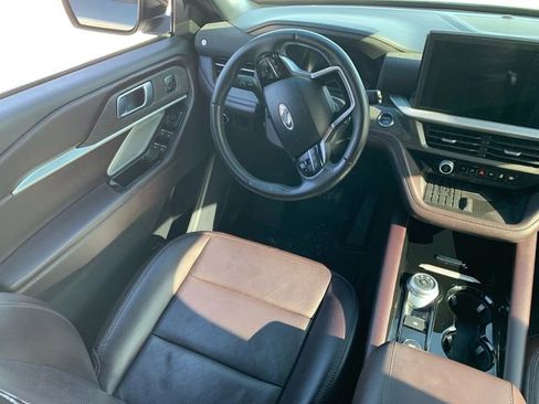 Used 2025 Ford Explorer Platinum image 23