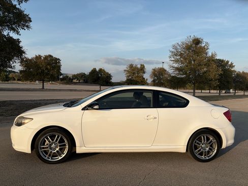 Used 2006 Scion tC Sport Coupe image 2