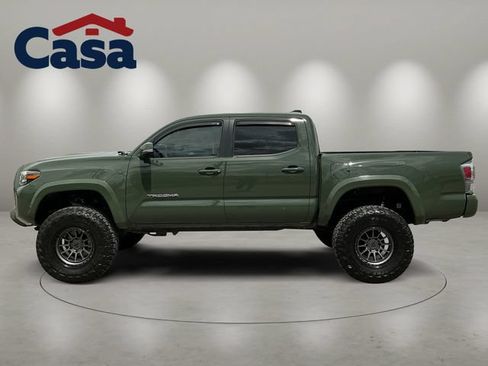 Used 2021 Toyota Tacoma TRD Sport w/ TRD Premium Sport Package AWD/4WD image 3