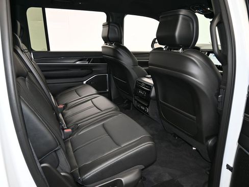 Used 2023 Jeep Wagoneer L Series III w/ Preferred Equipment Group image 46