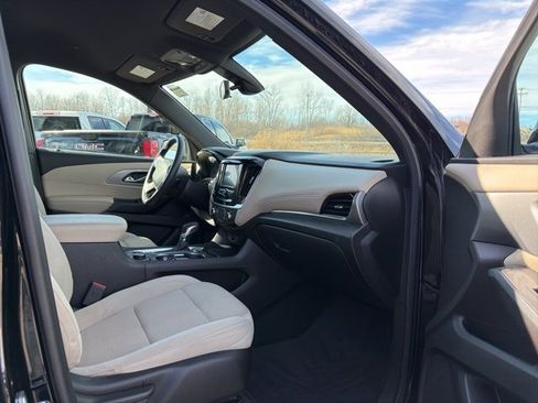 Used 2022 Chevrolet Traverse LS image 10