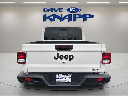 Used 2025 Jeep Gladiator Sport AWD/4WD image 6