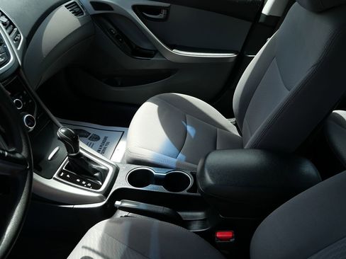 Used 2015 Hyundai Elantra SE FWD image 14