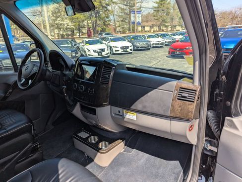 Used 2017 Mercedes-Benz Sprinter 2500 image 29