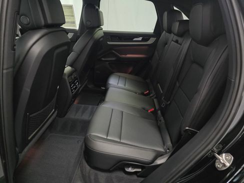 New 2026 Porsche Cayenne image 21