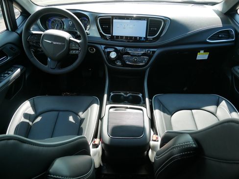 New 2026 Chrysler Pacifica Limited w/ S Appearance Package FWD image 12