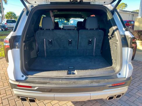 Used 2025 Chevrolet Traverse LT image 5