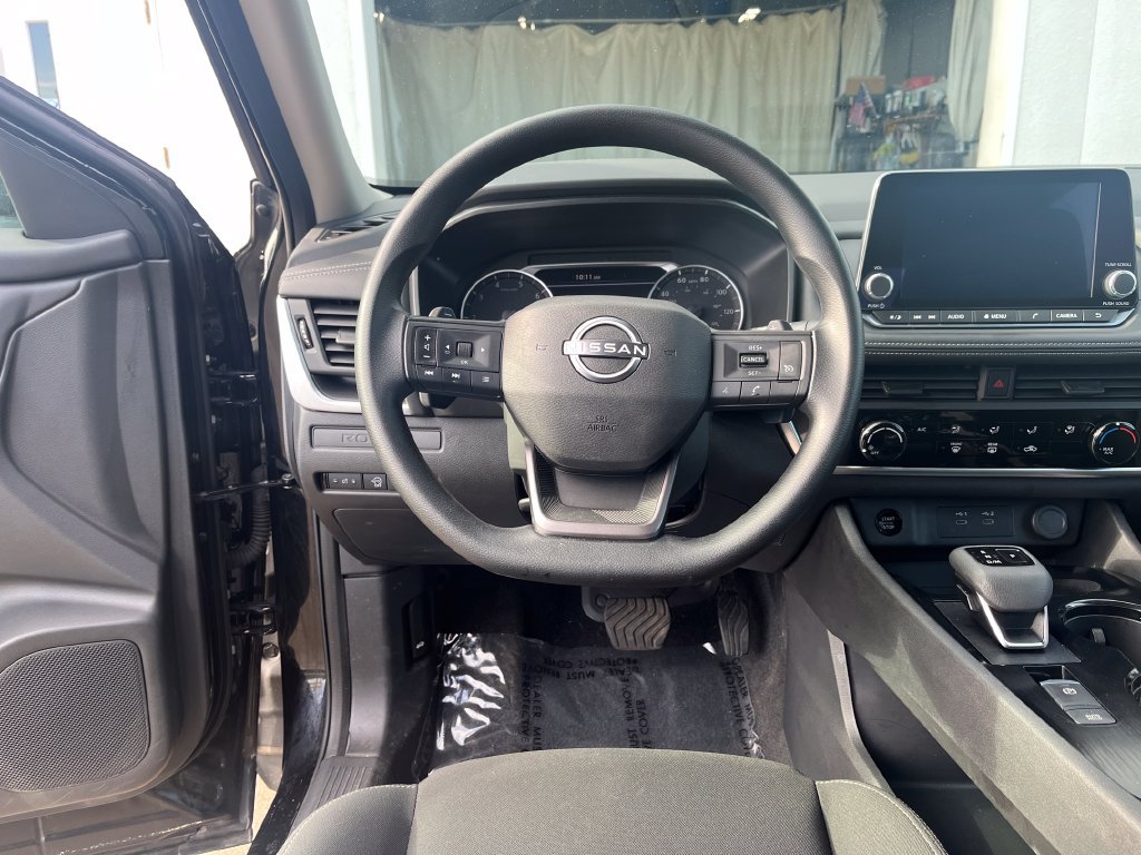 Used 2025 Nissan Rogue S AWD/4WD image 14