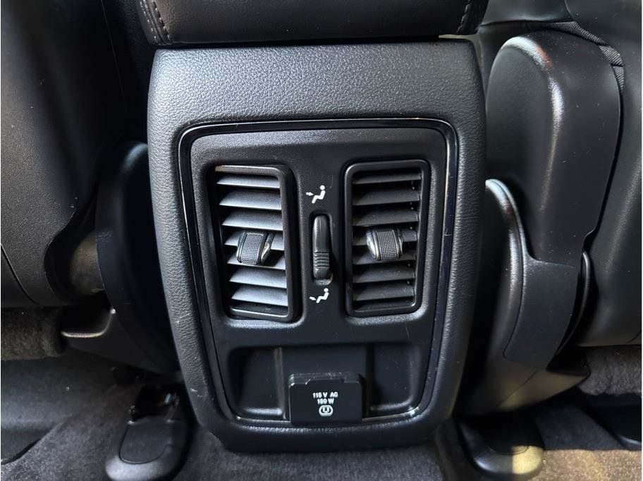 Used 2017 Jeep Grand Cherokee Altitude RWD image 37
