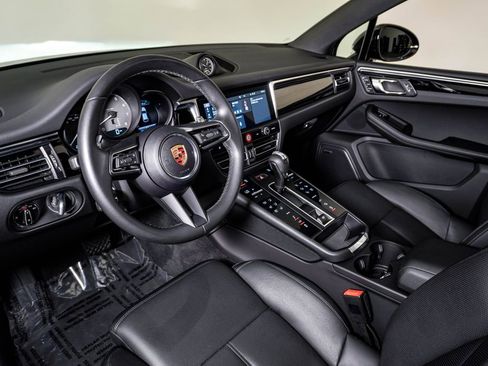 Certified 2024 Porsche Macan S AWD/4WD image 4