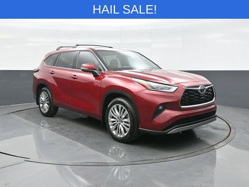 Certified 2025 Toyota Highlander LE image 1