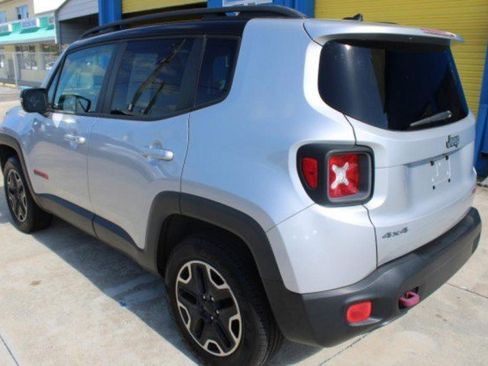 Used 2016 Jeep Renegade Trailhawk w/ Premium Trailhawk Package AWD/4WD image 3