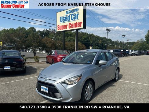 Used 2017 Toyota Yaris iA FWD image 1
