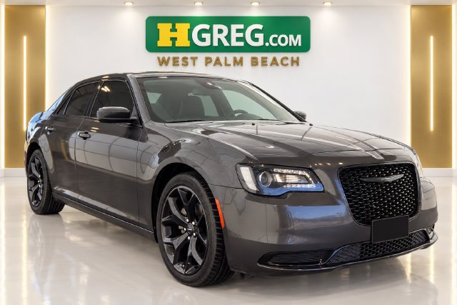 Used 2023 Chrysler 300 Touring w/ Sport Appearance Package RWD image 4