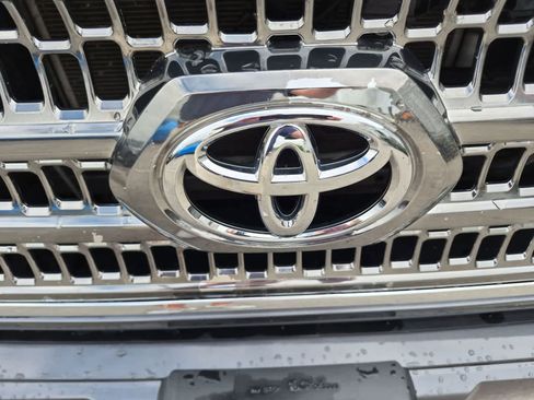 Used 2017 Toyota Tacoma TRD Sport w/ Tow Package (A/T) AWD/4WD image 12
