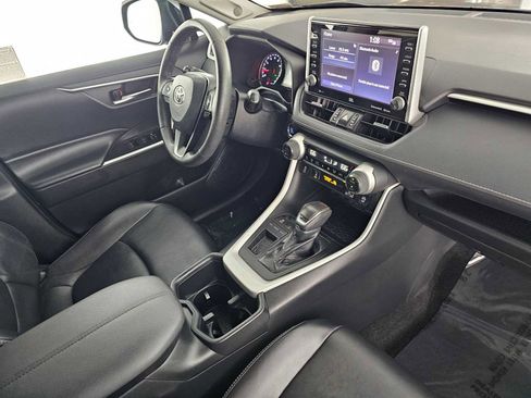 Used 2022 Toyota RAV4 XLE Premium image 11