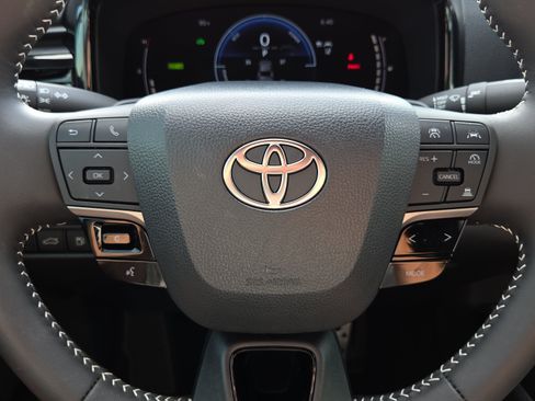 Used 2026 Toyota Camry SE FWD image 32