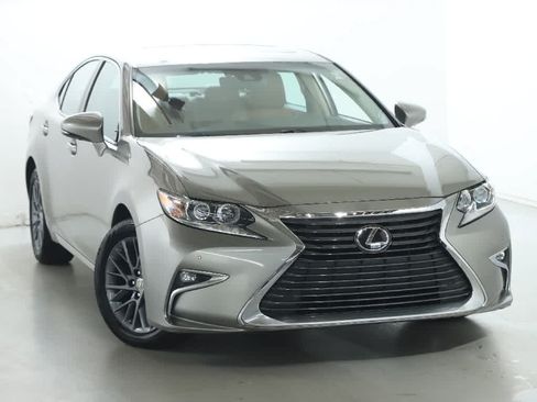 Used 2018 Lexus ES 350 w/ Premier Package FWD image 2