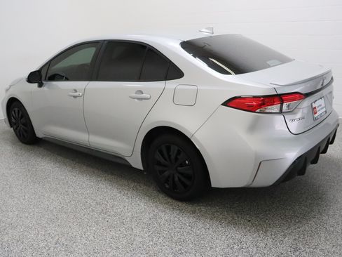 Certified 2025 Toyota Corolla SE FWD image 9