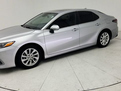 Used 2024 Toyota Camry LE w/ Convenience Package FWD image 4