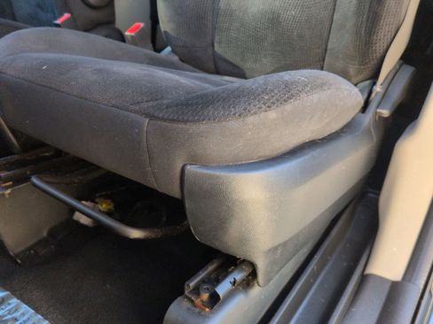 Used 2019 Dodge Grand Caravan SE w/ UConnect Hands-Free Group image 18