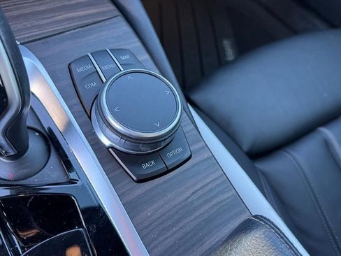 Used 2021 BMW 530i xDrive w/ Premium Package image 22