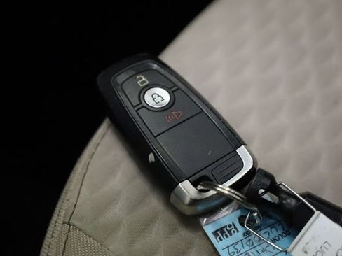 Used 2020 Ford Escape SE image 25