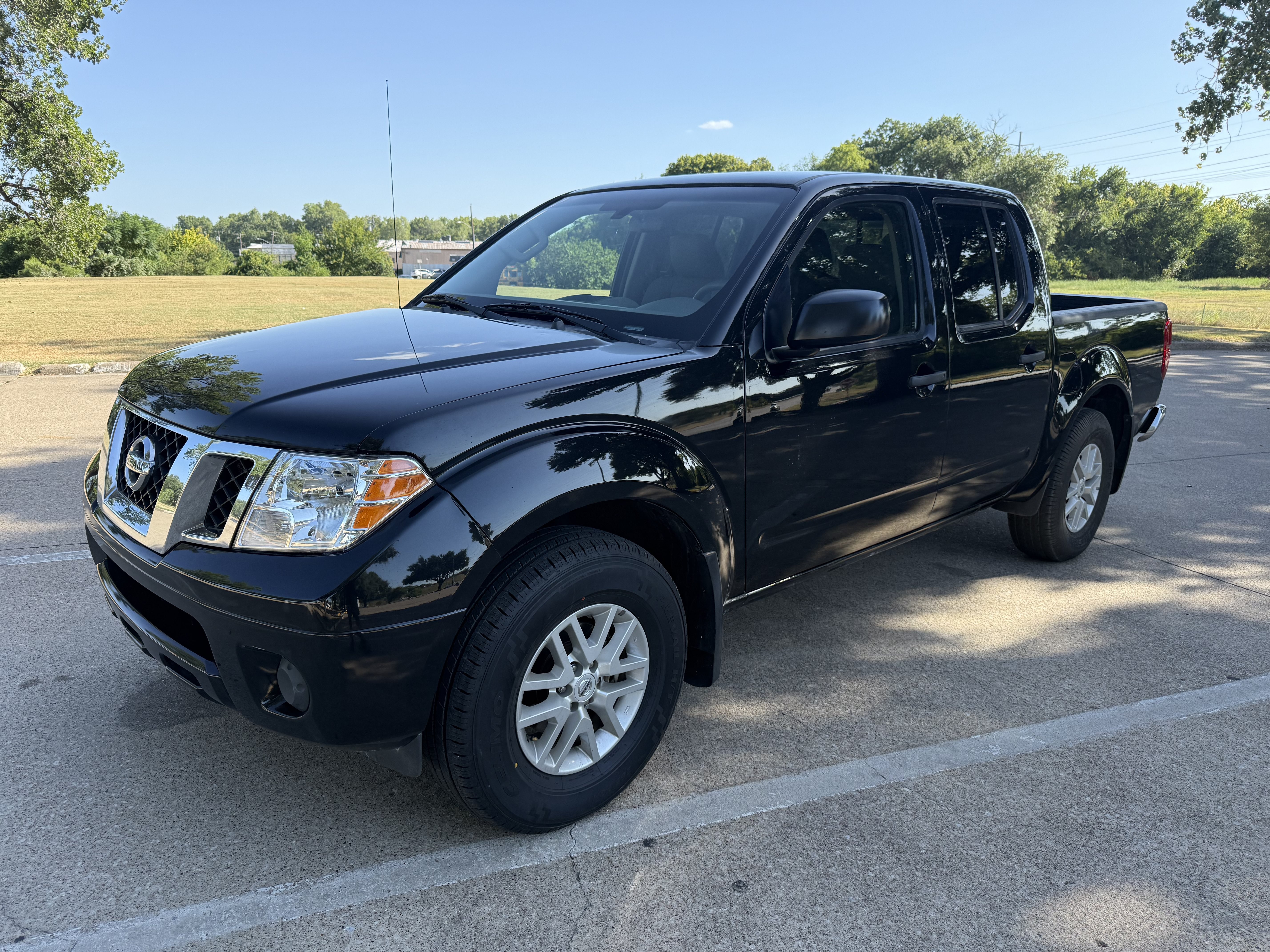 Used 2020 Nissan Frontier SV w/ SV Utility Package AWD/4WD image 1