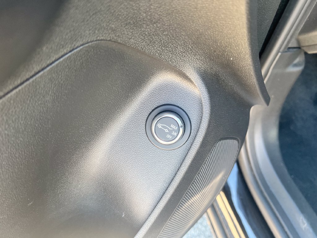 Used 2025 Buick Envista Sport Touring w/ Convenience I Package FWD image 17