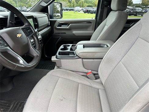 Used 2025 Chevrolet Silverado 2500 LT w/ Convenience Package image 9