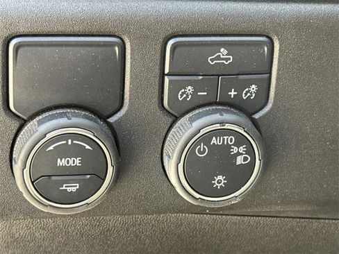 Used 2025 Chevrolet Silverado 1500 LT image 17