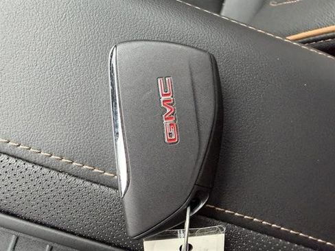 Used 2022 GMC Yukon AT4 image 36